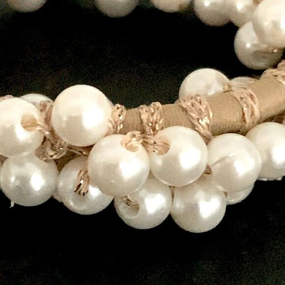 Princess Pearl Hair Tie – Creamy Beaded Clusters on Golden Stretch Band - Picture 4 of 12
